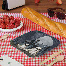 Angstaanjagende witte geesten op een spookachtige papieren bordje