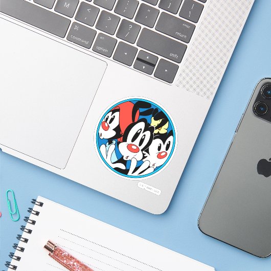Animaniacs | Cirkel Warner Siblings Grafisch Sticker (Laptop met iPhone)