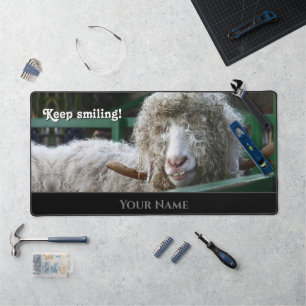 Animaux amusants moutons ridicules à l'air bouclés