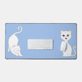 Animes de chat blanc mignon sur fond bleu clair (Clavier et souris)