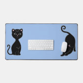 Animes de chat noir mignon sur fond bleu clair (Clavier et souris)