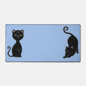 Animes de chat noir mignon sur fond bleu clair (Recto)