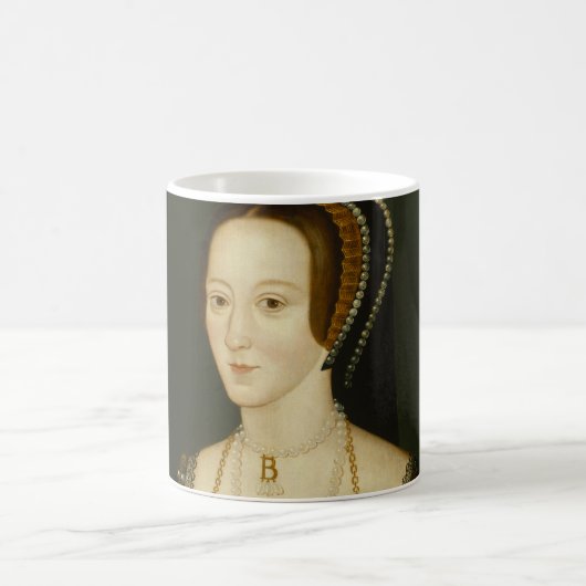 Anne Boleyn Mok (Center)