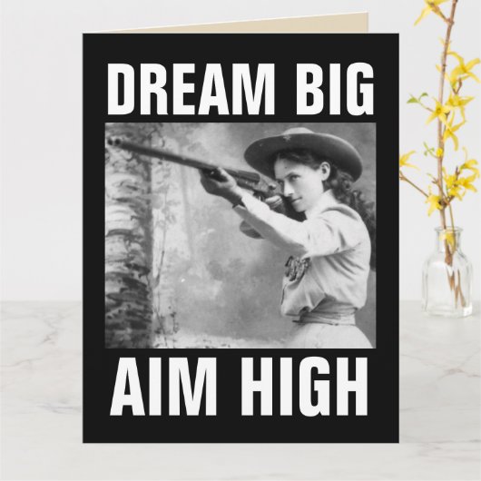 ANNIE OAKLEY MET PISTOOL, BIRTHDAY WENSKAARTEN KAART (Gele Bloem)