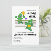 Anniversaire de Pickleball, Invitation de Pickle B (Debout devant)