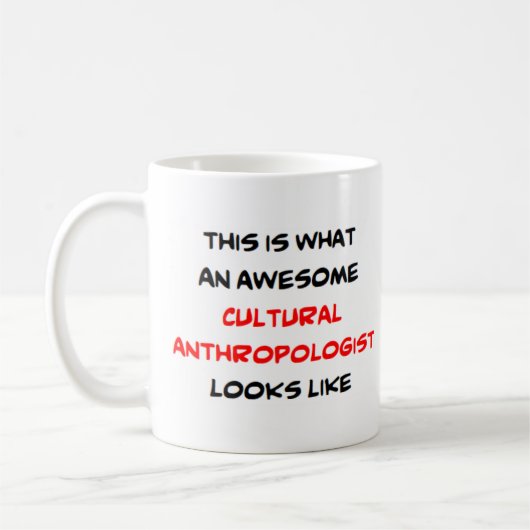 anthropologue culturel, énorme tasse de café (Gauche)