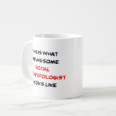 anthropologue social, énorme tasse de café (Devant gauche)