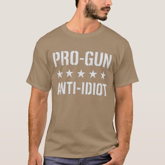 ANTI-IDIOOT VOOR HET PISTOOL T-SHIRT (Voorkant)