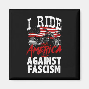 Anti Trump-motorrijder verzet zich tegen fascisme- Magneet