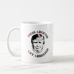 Anti-Trump puinhoop rond krijgen gearresteerd Koffiemok