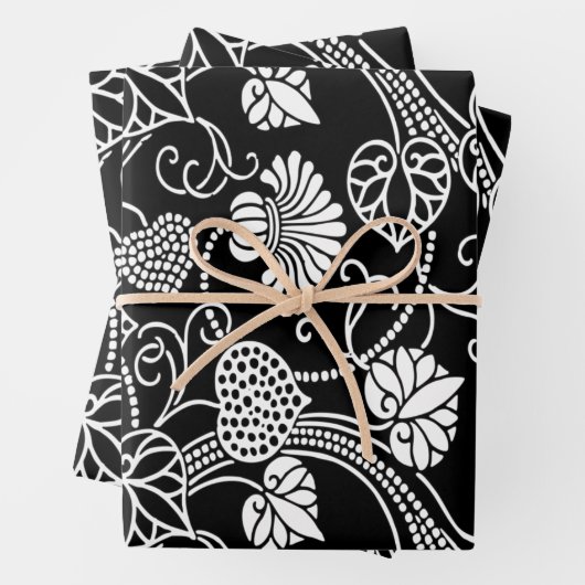 Antiek Floral Pattern Black op White Inpakpapier Vel (In situ)