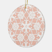 Antiek kant - wit en perzik keramisch ornament (Links)