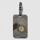 Antiek kompas op zeebootdek bagagelabel (Voorkant (verticaal))