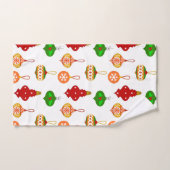 Antiek Ornament Patroon in Rood, Groen en Wit Bad Handdoek (Handdoek)