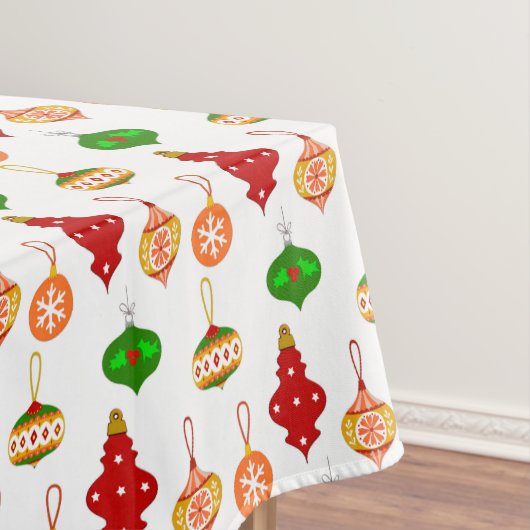 Antiek Ornament Patroon in Rood, Groen en Wit Tafelkleed (Voorbeeld)