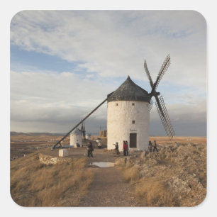 Antieke La Mancha-molens, met bezoekers Vierkante Sticker