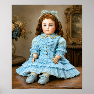 Antieke porseleinen pop in blauwe outfit poster