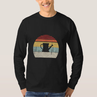 Antieke Retro Gietkan Hartslag Tuinieren Tuinierde T-shirt