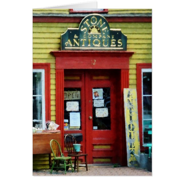 Antique Boutique Avec Deux Chaises (Devant)