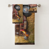 Antique Red Truck Farm Terrain Roster Hen (En situation)