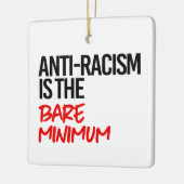Antiracisme is het absolute minimum keramisch ornament (Links)
