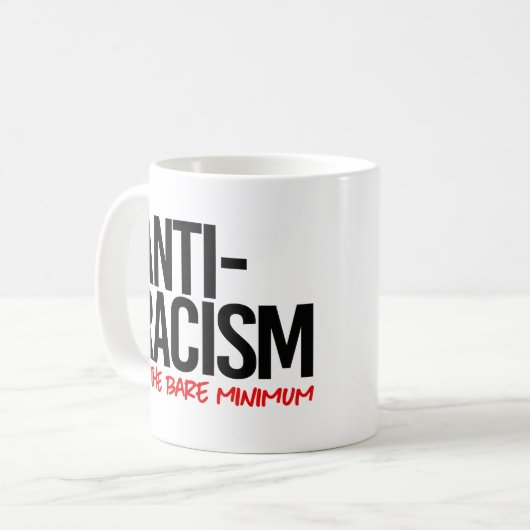 Antiracisme is het absolute minimum koffiemok (Voorkant links)