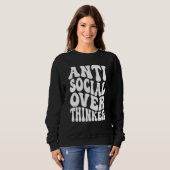 Antisocial Overthinker Retro Wavy Text Introvert Trui (Voorkant volledig)