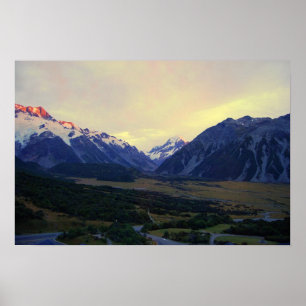 Aoraki/Mount Cook, Nieuw-Zeeland, op zonsopgang Poster