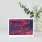 août carte postale rouge (Debout devant)
