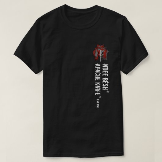Apache Knife®™ Apache Knife Ndee Besh. 1973 T-shirt (Design voorkant)