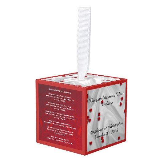 Apache Wedding Blessing Personalized Red Hearts Kubus Ornament (Voorkant hoekig)