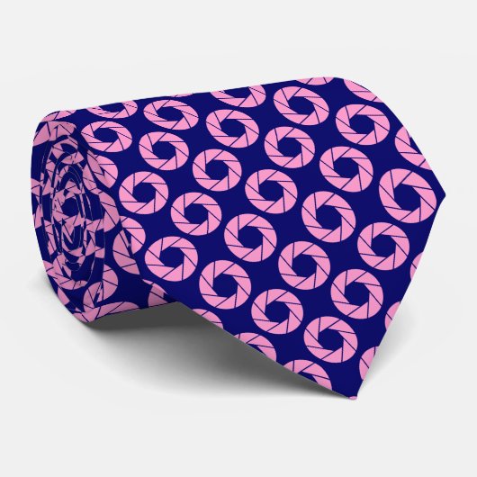 Aperture Pattern - Roze op Deep Navy Stropdas (Opgerold)