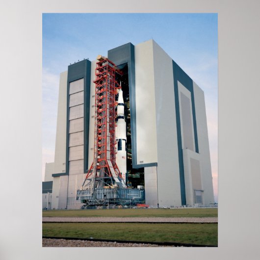 Apollo 14 Verlaat het gebouw voor de assemblage va Poster (Voorkant)