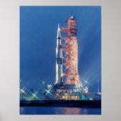 Apollo 16 over de lanceringspad poster (Voorkant)