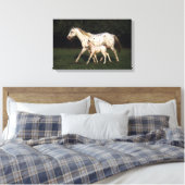 Appaloosa Mare en Foal in het veld Canvas Afdruk (Insitu (Slaapkamer))