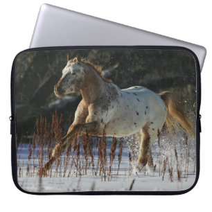 Appaloosa-paard met sneeuw laptop sleeve