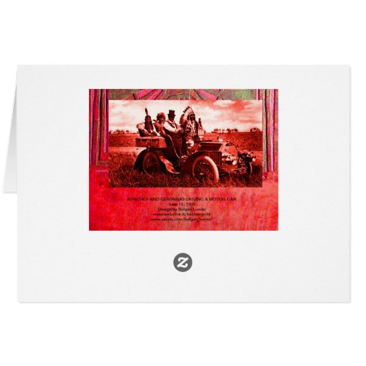 APPARATEN EN GERONIMO DIE EEN MOTORAUTO BESTUDEREN (Achterkant Horizontaal)