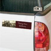 APPARATEN EN GERONIMO DIE EEN MOTORAUTO BESTUDEREN BUMPERSTICKER (Op Truck)