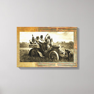 APPARATEN EN GERONIMO DIE EEN MOTORAUTO BESTUDEREN CANVAS AFDRUK