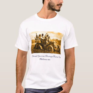 APPARATEN EN GERONIMO DIE EEN MOTORAUTO BESTUDEREN T-SHIRT
