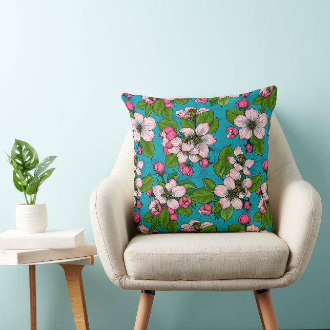 Apple blossom op turquoise kussen (Stoel)