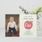 Apple First Birthday Photo Invitation Kaart (Staand voorkant)