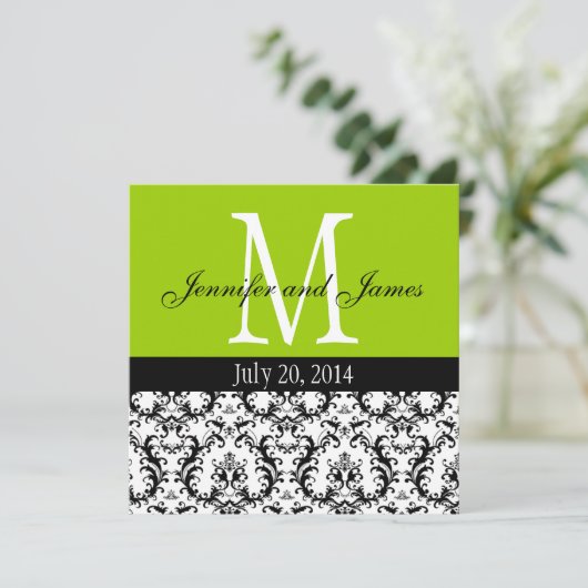 Apple Green Damask Monogram Wedding Invitation Kaart (Staand voorkant)