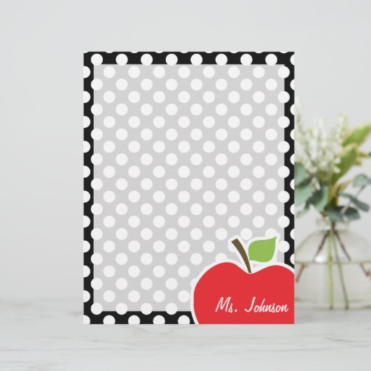 Apple on Black and White Polka Dots Briefhoofd Ontwerp (Staand voorkant)