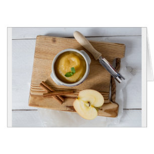 Applesauca met kaneel in steenhouwerskom