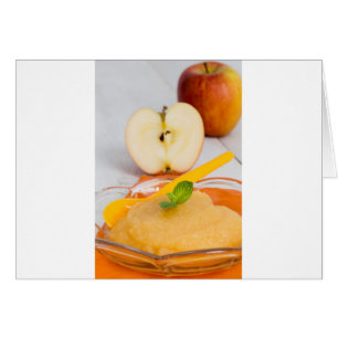 Applesauce à la cannelle et cuillère orange