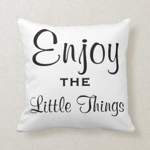 Appréciez le petit coussin de choses