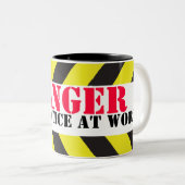 Apprenti de danger à la tasse de travailleurs de (Devant droit)