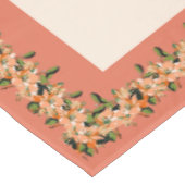 Apricot Azalea sur Crème 52" x 70" Nappe (Angle)