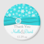 Aqua, Blanc, Gris Snowflakes Wedding Favor Magnet<br><div class="desc">Ce mariage aux flocons de neige turquoise et blanche vous remercie aimnet avec FAUX ruban bleu aqua et médaillon de flocons de neige correspond au faire-part de mariage ci-dessous. Tout le texte est personnalisable et vous pouvez modifier la taille et la forme. Si vous avez besoin d'autres articles correspondants dans...</div>